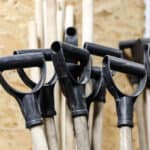 4 Types of Shovel Handles And The Benefits of Each 2