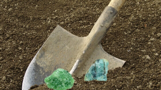 Ultimate Guide to Rock Hounding Shovels 7